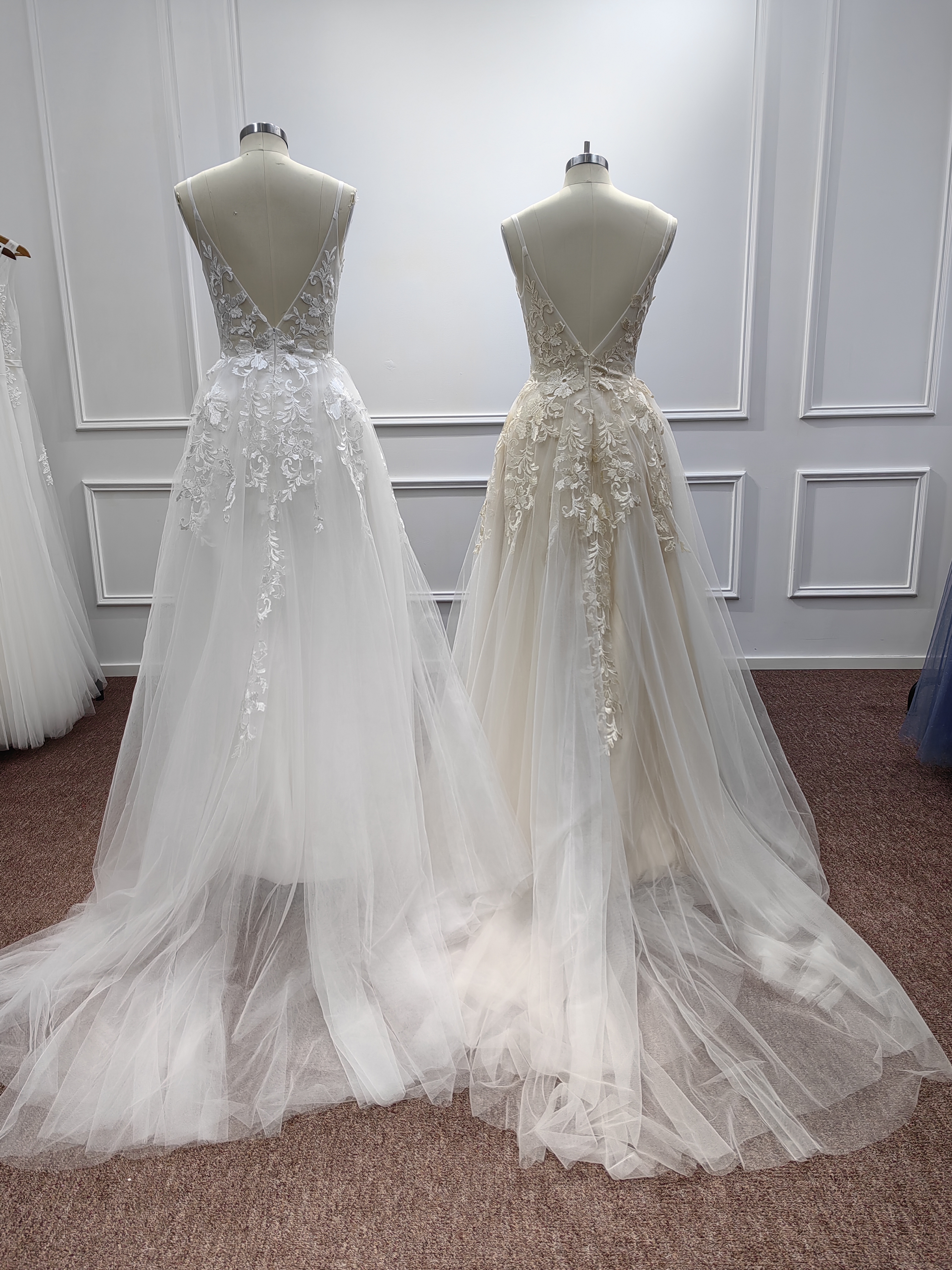 Graceful Appliques Tulle A-line Wedding Dress with Spaghetti Straps
