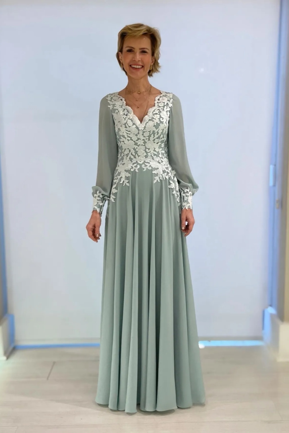 Long Sleeves Dusty Sage Chiffon Mother of the Bride Dress Long Bridesmaid Dress with Appliques