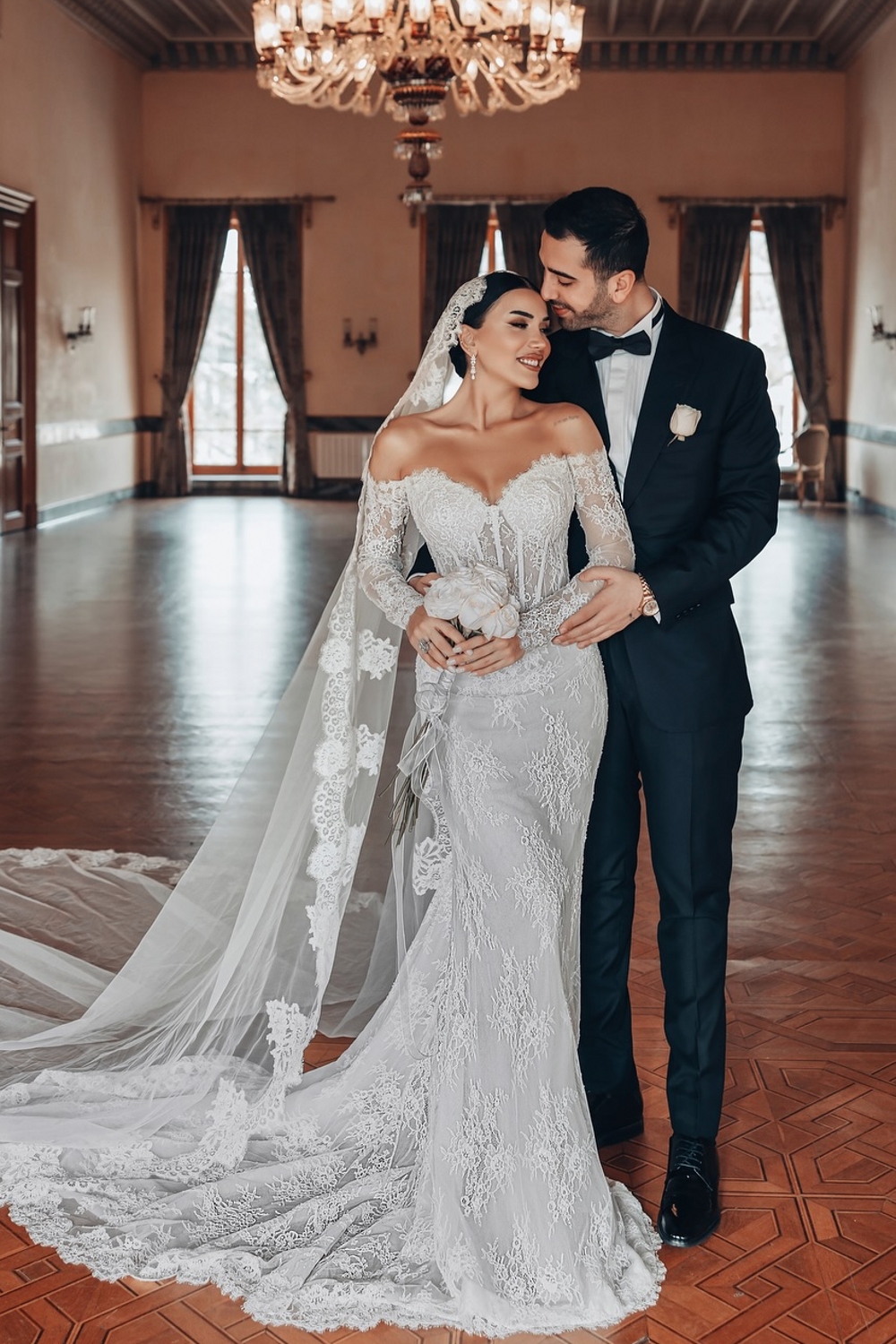Off-the-Shoulder Appliques Lace Mermaid Wedding Dresses Long Sleeve