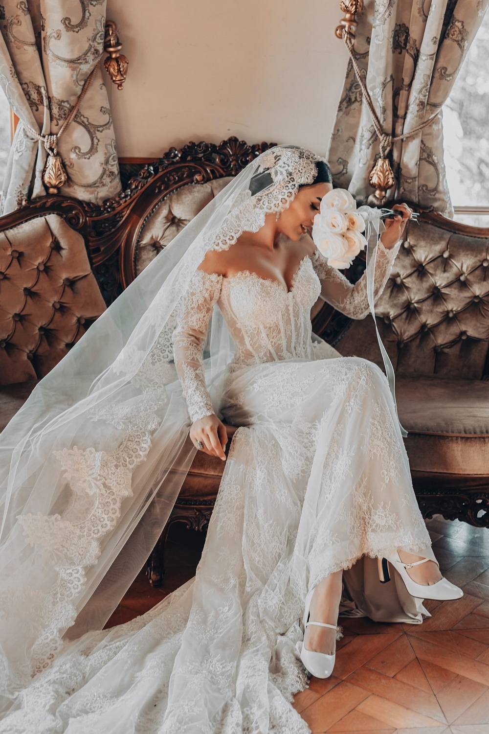 Off-the-Shoulder Appliques Lace Mermaid Wedding Dresses Long Sleeve