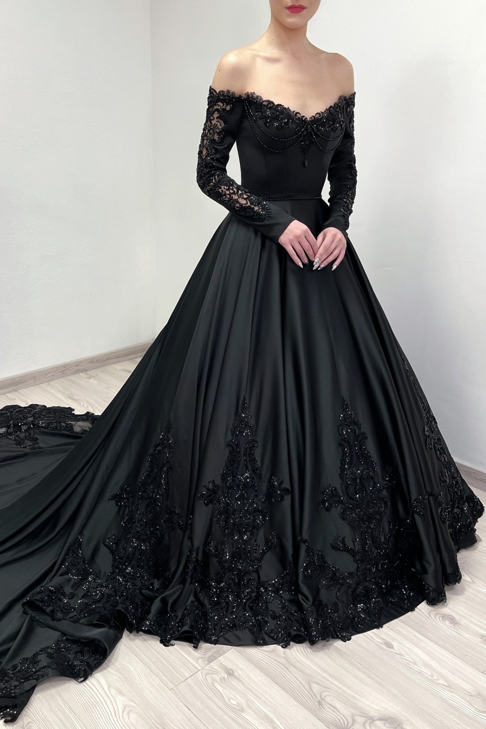Off-the-Shoulder Beading Appliques Lace Long Sleeve Princess Wedding Dresses
