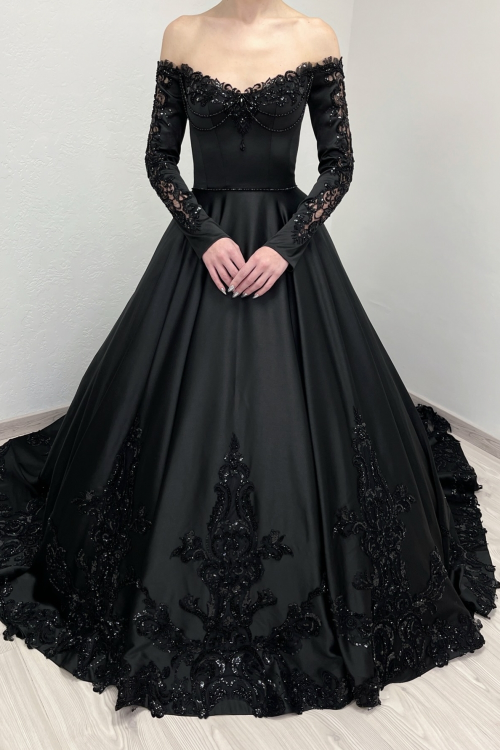 Off-the-Shoulder Beading Appliques Lace Long Sleeve Princess Wedding Dresses