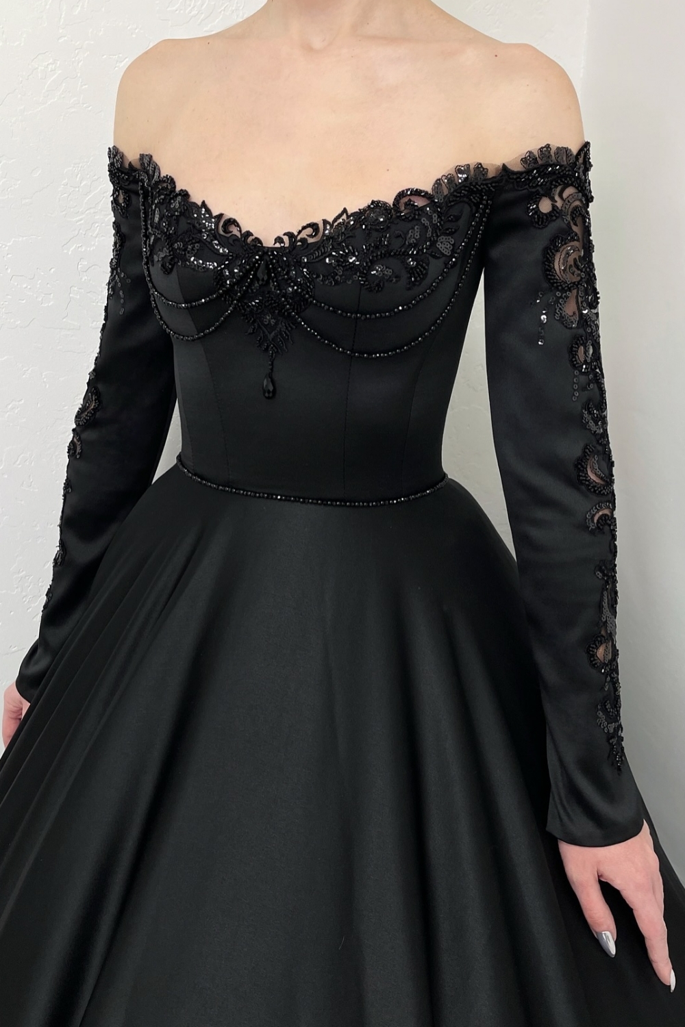 Off-the-Shoulder Beading Appliques Lace Long Sleeve Princess Wedding Dresses