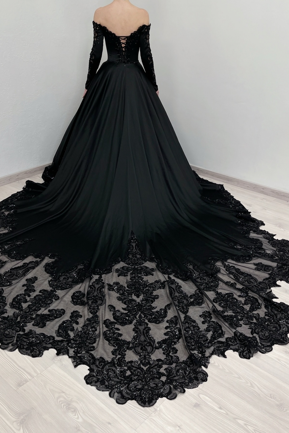 Off-the-Shoulder Beading Appliques Lace Long Sleeve Princess Wedding Dresses