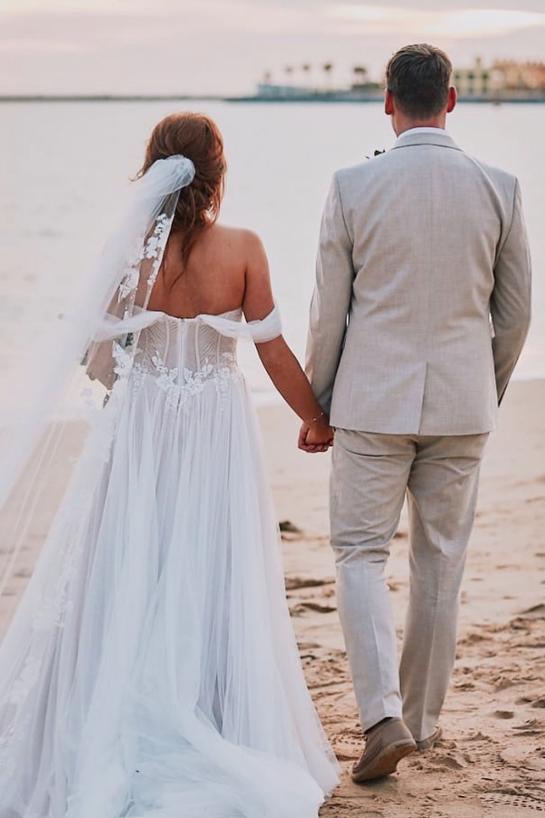Off-the-Shoulder Strapless Appliques Lace A-Line Wedding Dresses