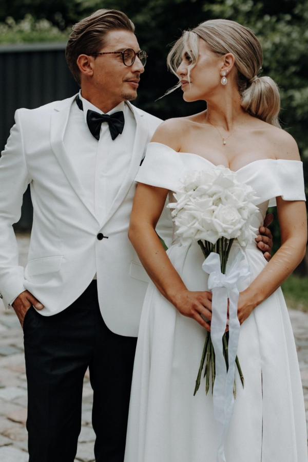 Off the shoulder Boho White Chiffon Wedding Dresses