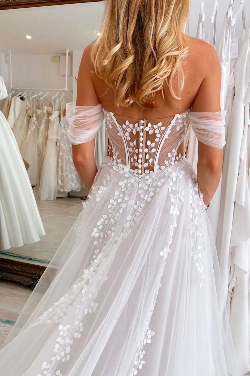 Sexy Off-the-Shoulder Tulle Appliques Lace A-Line Wedding Dresses