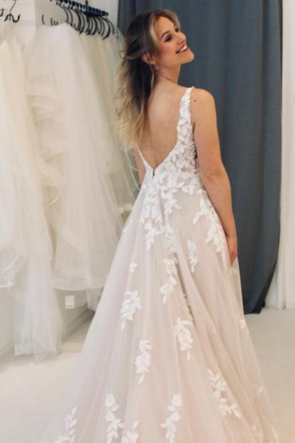 Sleeveless Ivory V-neck A-line Lace Court Train Wedding Dresses