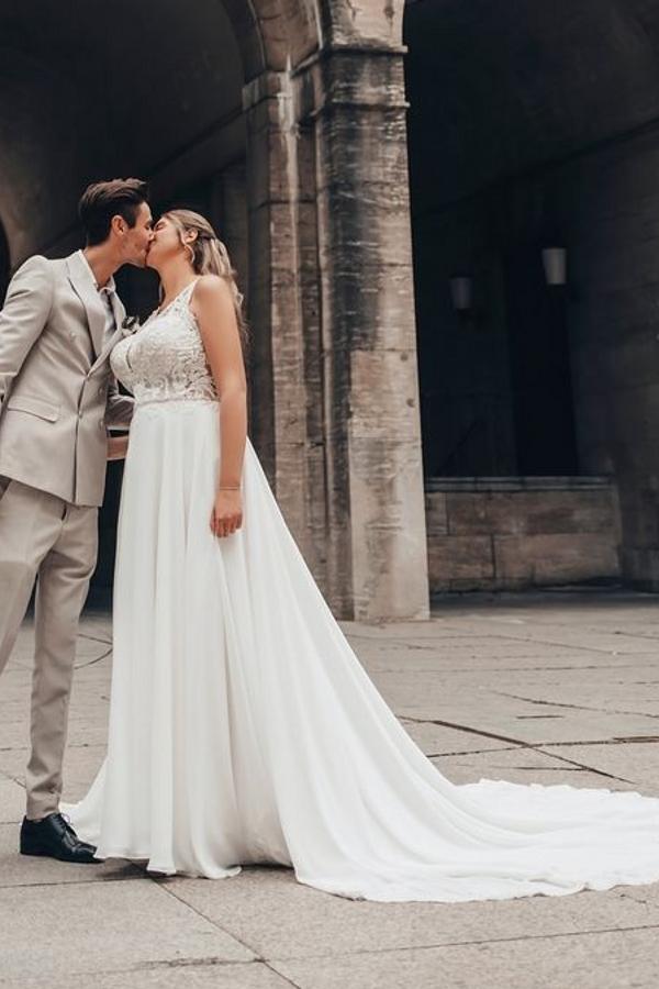 Sleeveless Keyhole White Beach Chiffon Wedding Dresses