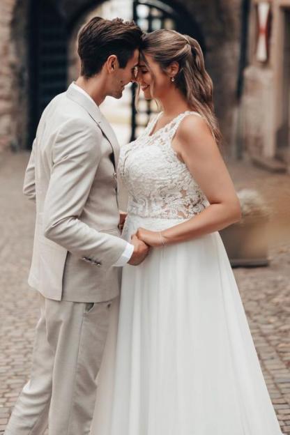 Sleeveless Keyhole White Beach Chiffon Wedding Dresses