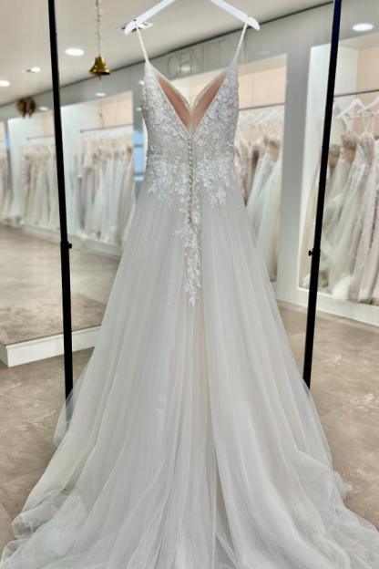 Sleeveless V-neck Tulle A-line Princess Wedding Dresses