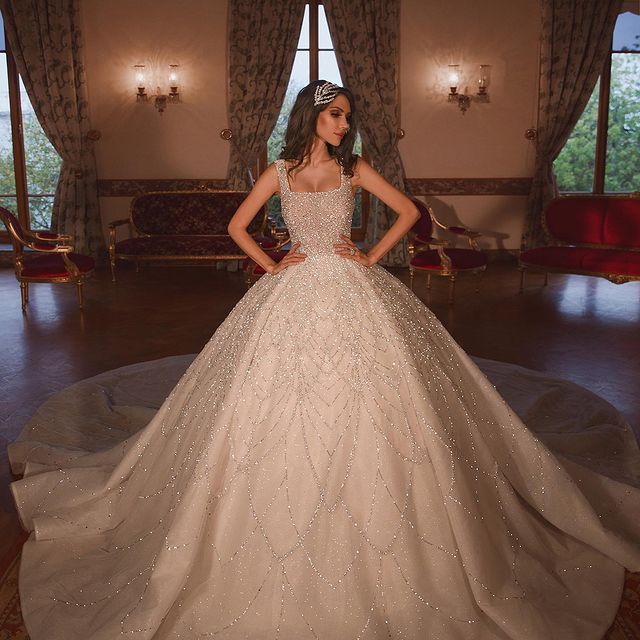 Sparkle Luxury Ball Gown Square Neck Tulle Long Train Wedding Dress