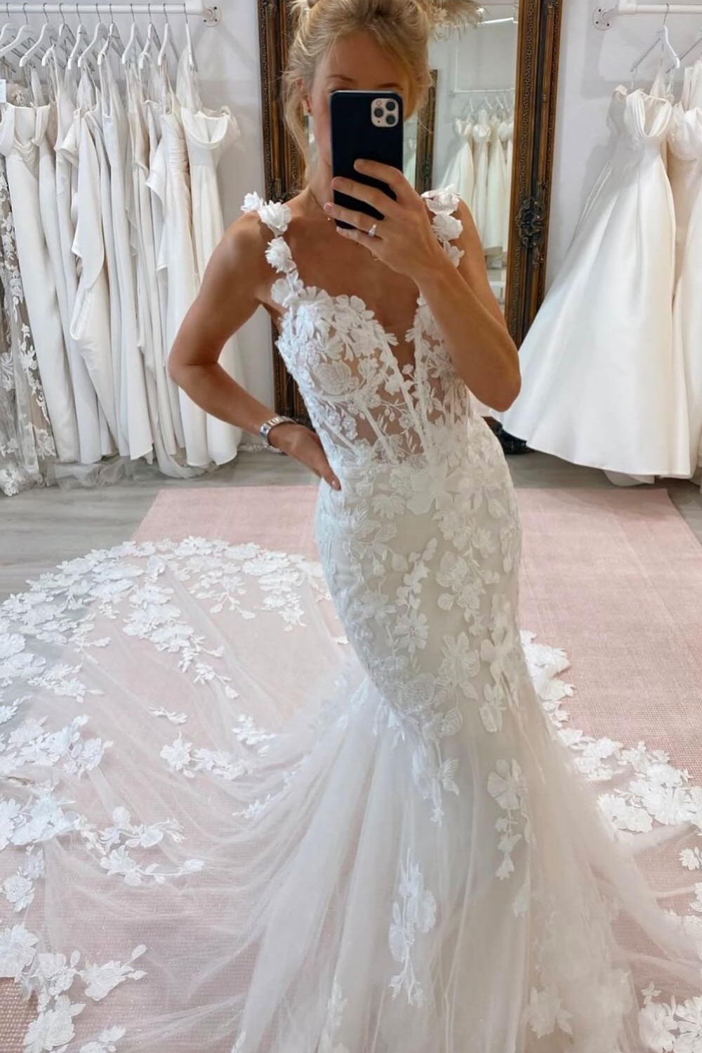 Sweetheart Appliques Lace Mermaid Wedding Dresses with Train