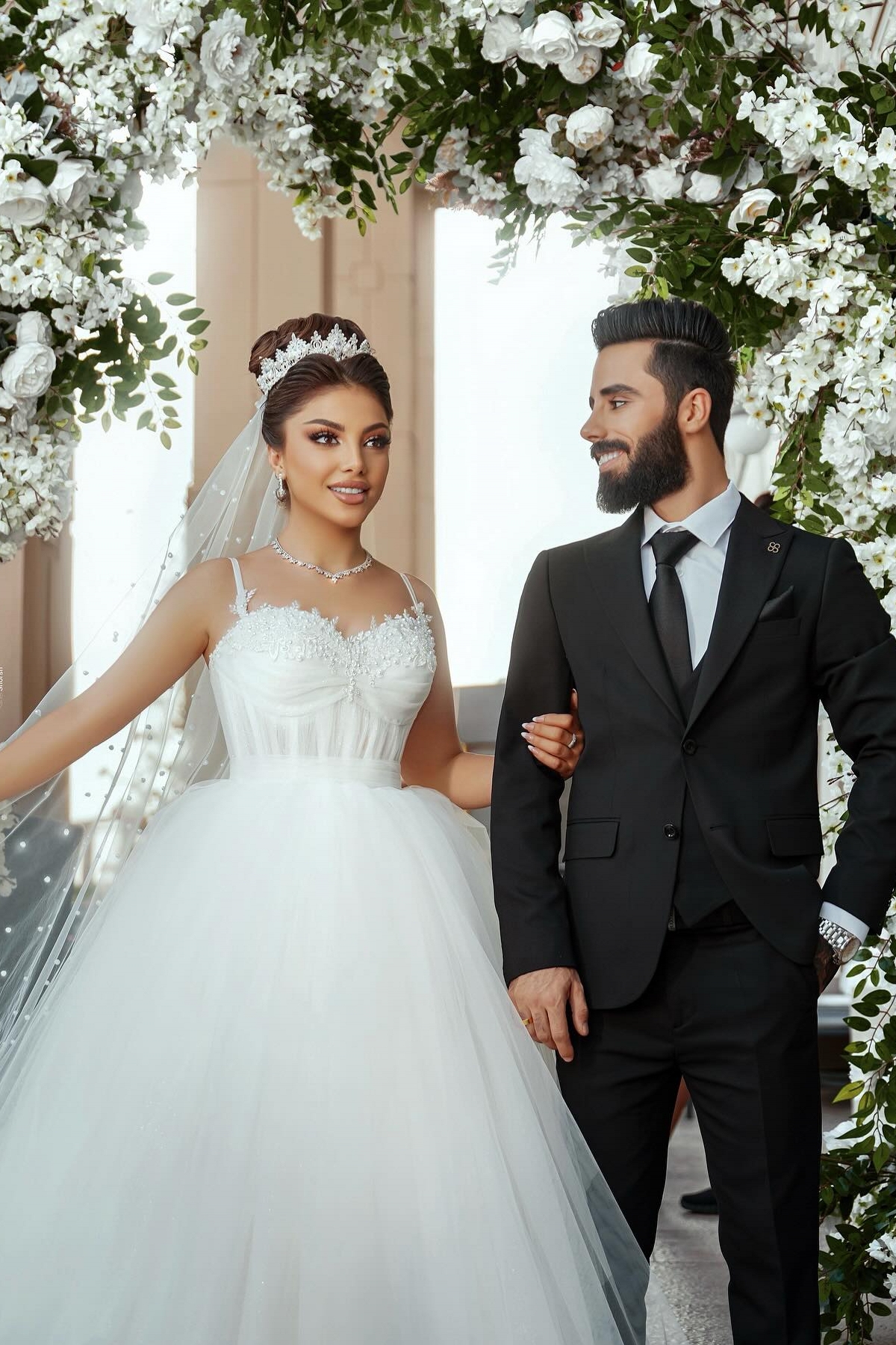 Sweetheart Spaghetti Straps Tulle Appliques Lace A-Line Wedding Dresses