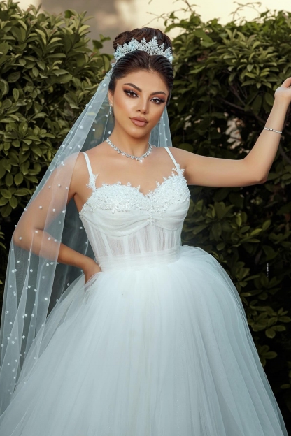 Sweetheart Spaghetti Straps Tulle Appliques Lace A-Line Wedding Dresses