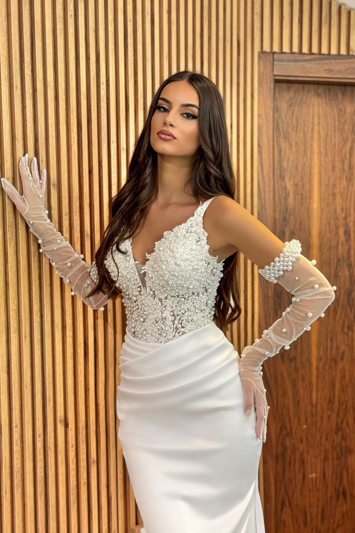 V-Neck White Sweetheart Glitter Ruched Satin Long Mermaid Wedding Dress with Pearls