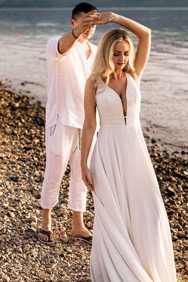 Simple Spagetti Straps Sleeveless Beach Wedding Gowns Bridal Dresses