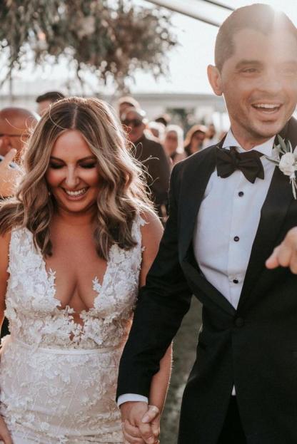 Elegant V-Neck Sleeveless Floral Lace Mermaid Wedding Dress