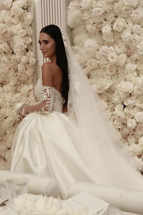 Exquisite Ball Gown Strapless Satin Lace Wedding Dresses with Train