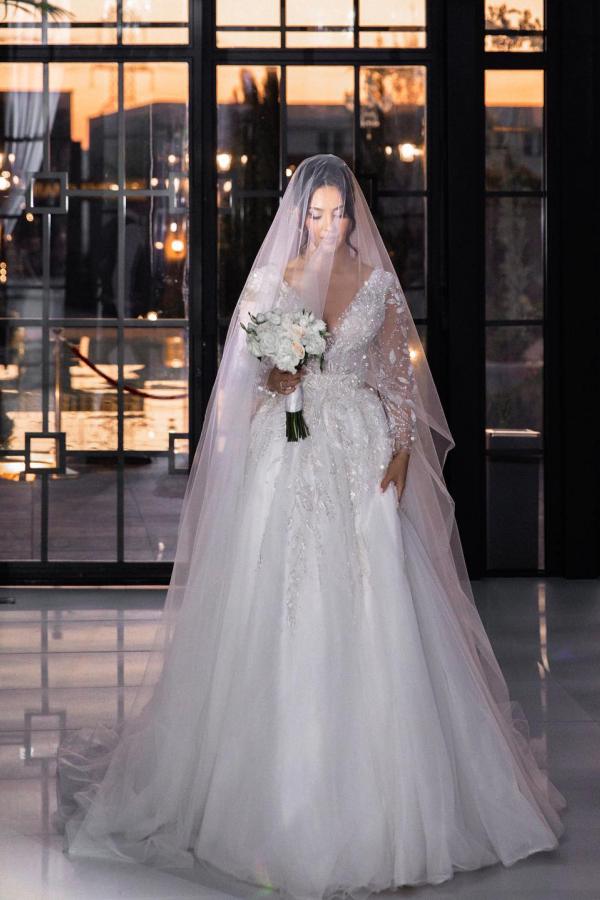 Long sleeves V-neck Pricess Ivory Wedding Dresses