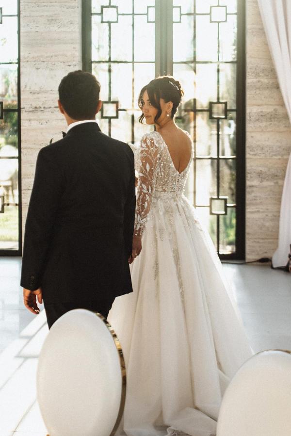 Long sleeves V-neck Pricess Ivory Wedding Dresses