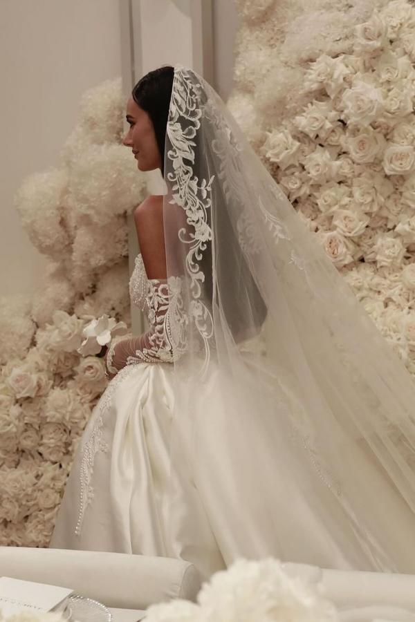 Exquisite Ball Gown Strapless Satin Lace Wedding Dresses with Train