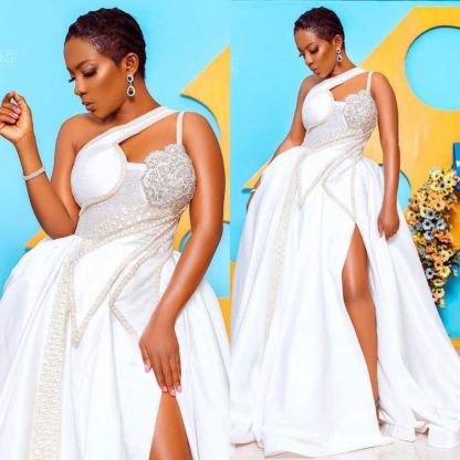 High Fashion One-shoulder Keyhole Ball Gown Lace Wedding Dress