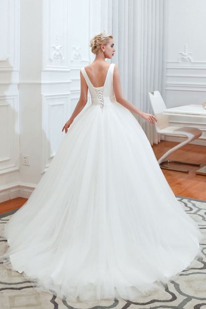 Sexy V-neck sleeveless White Princess Spring Wedding Dress | Elegant Low Back Bridal Gowns with Belt