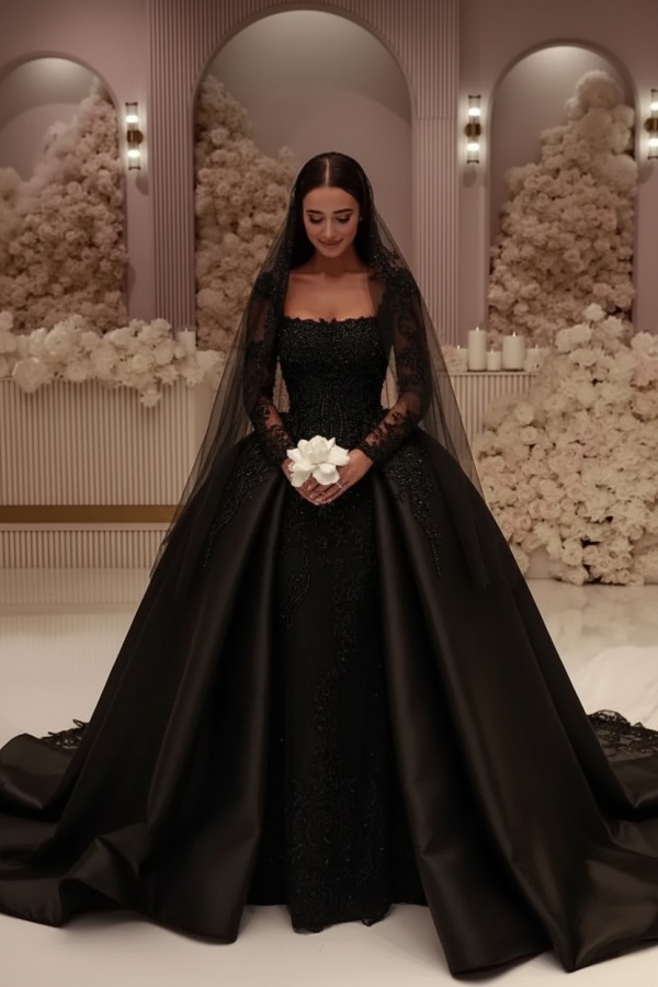 Exquisite Ball Gown Strapless Satin Lace Wedding Dresses with Train