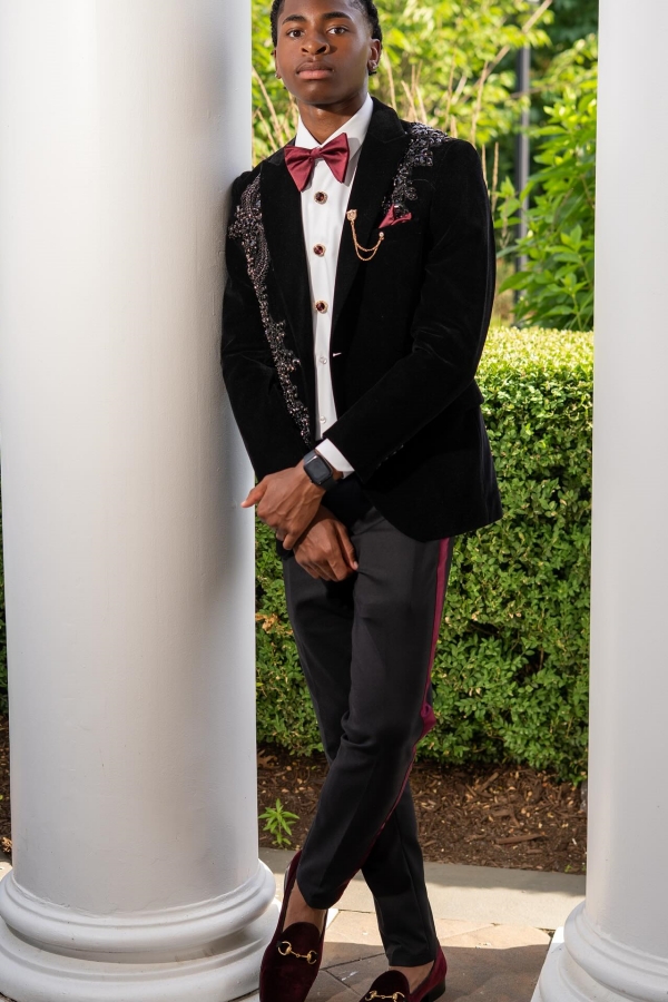 Black Velvet Peaked Lapel Two Pieces Men Suits with Appliques