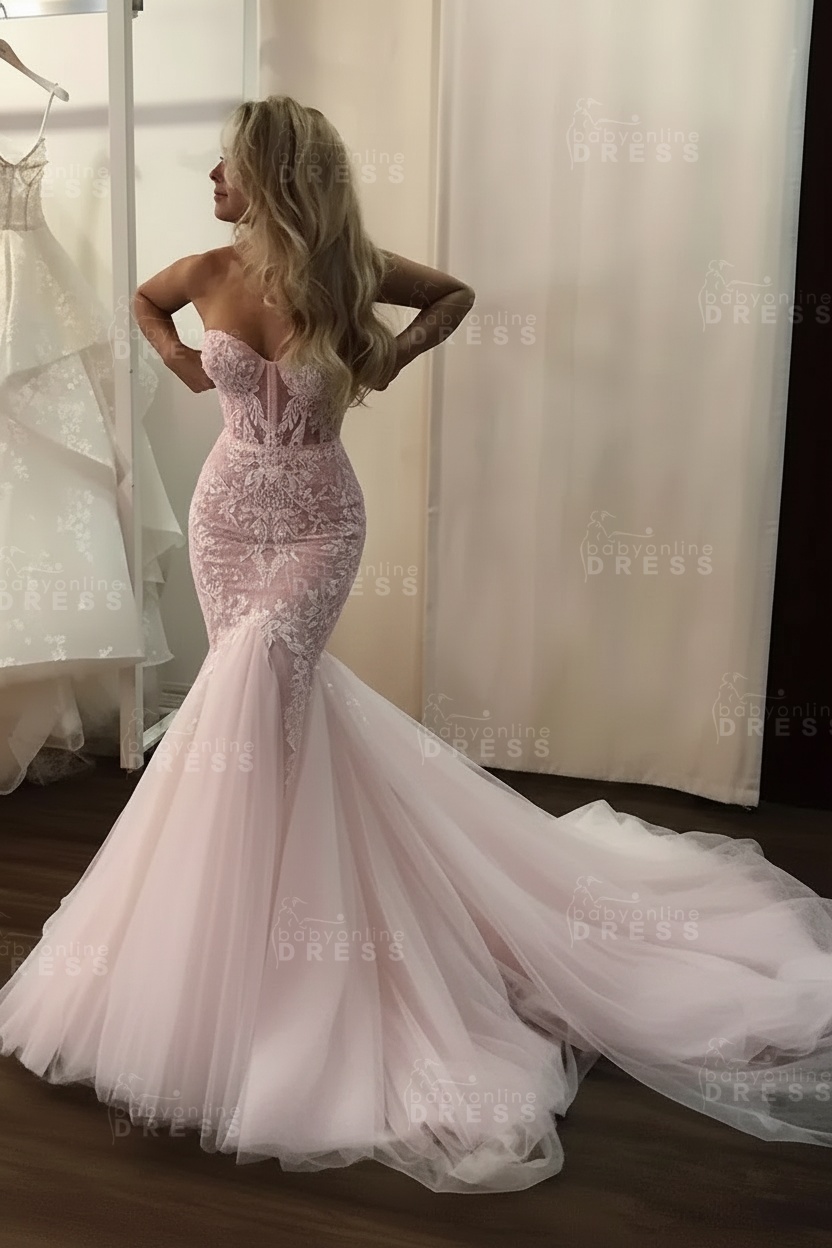 Different Mermaid Ivory Sweetheart Body-fitting Tulle Wedding Dress with Chapel Train