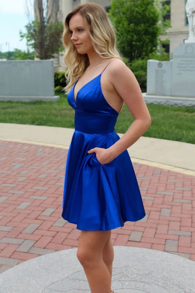 Chic Satin Aline Short Party Dress Halter V-Neck Homecoming Dresses with Pockets