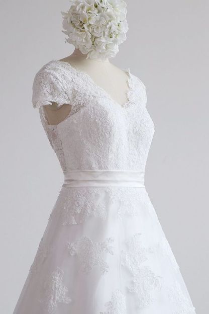 Cap sleeves Round neck White Lace Princess Wedding Dresses