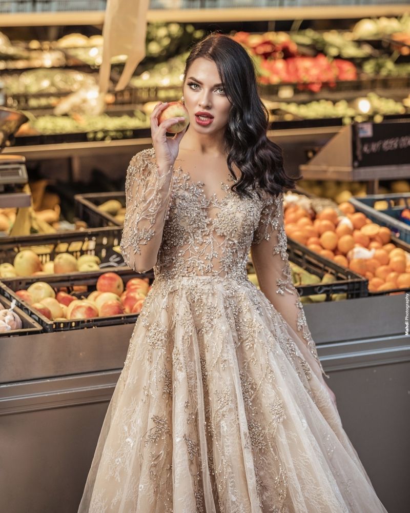 Chic Long Sleeves V-Neck A-line Wedding Dress Floral Lace Pattern