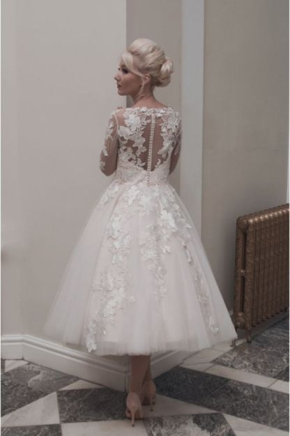 Elegant Short Sleeves Tulle Lace Appliques Mini Wedding Dress