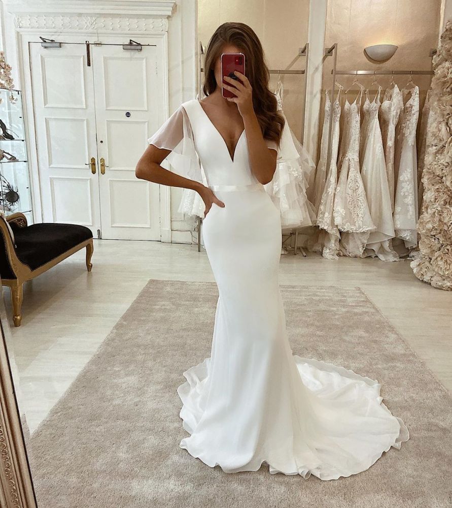 Elegant Sleeveless V-neck Long Mermaid Wedding Dresses