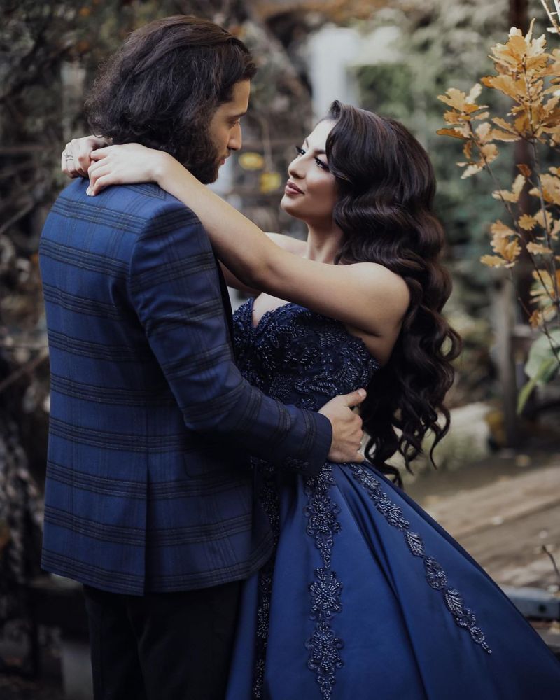 Charming Sweetheart Sleeveless Lace Appliques Navy Blue Wedding Party Gown