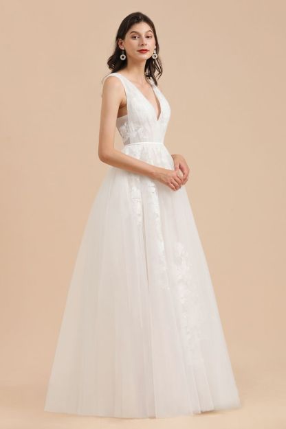 Ivory V-Neck Tulle Lace Appliques Simple Wedding Dress Garden Wedding Gowns Floor Length