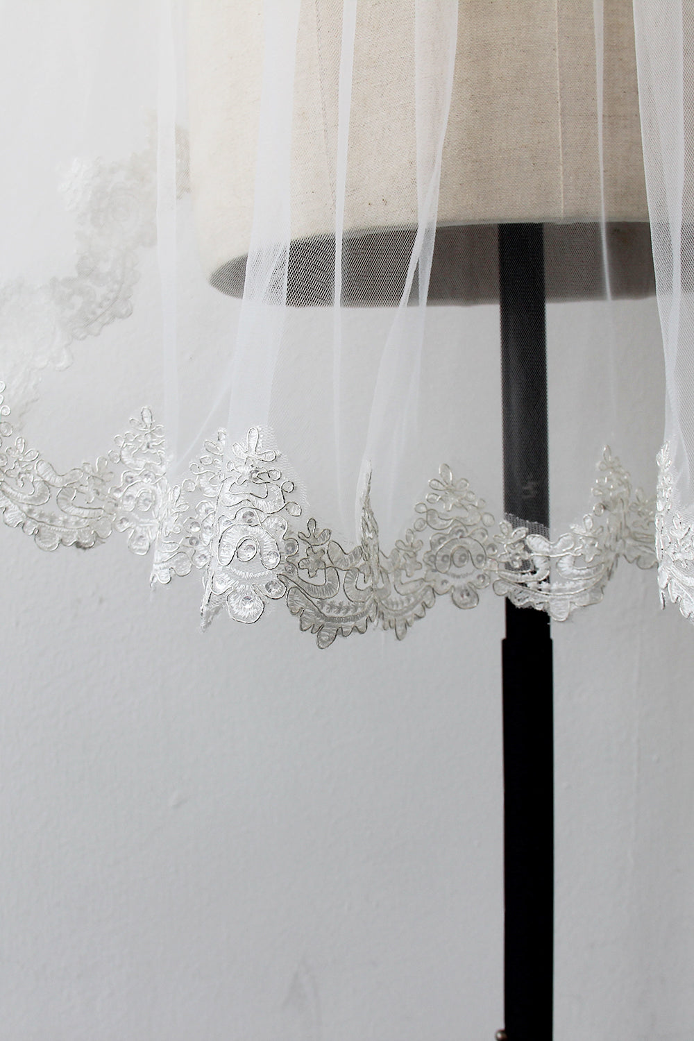 Elegant Tulle Wedding Veil with Delicate Lace Applique Border-Babyonlinewholesale