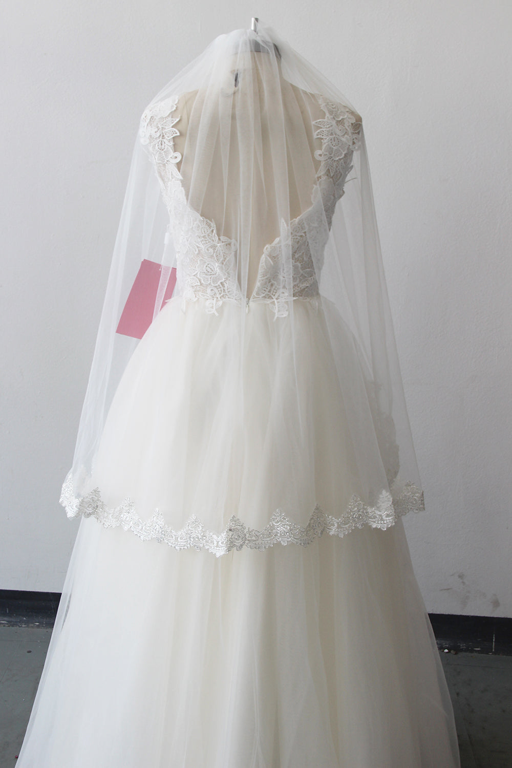 Elegant Tulle Wedding Veil with Delicate Lace Applique Border-Babyonlinewholesale