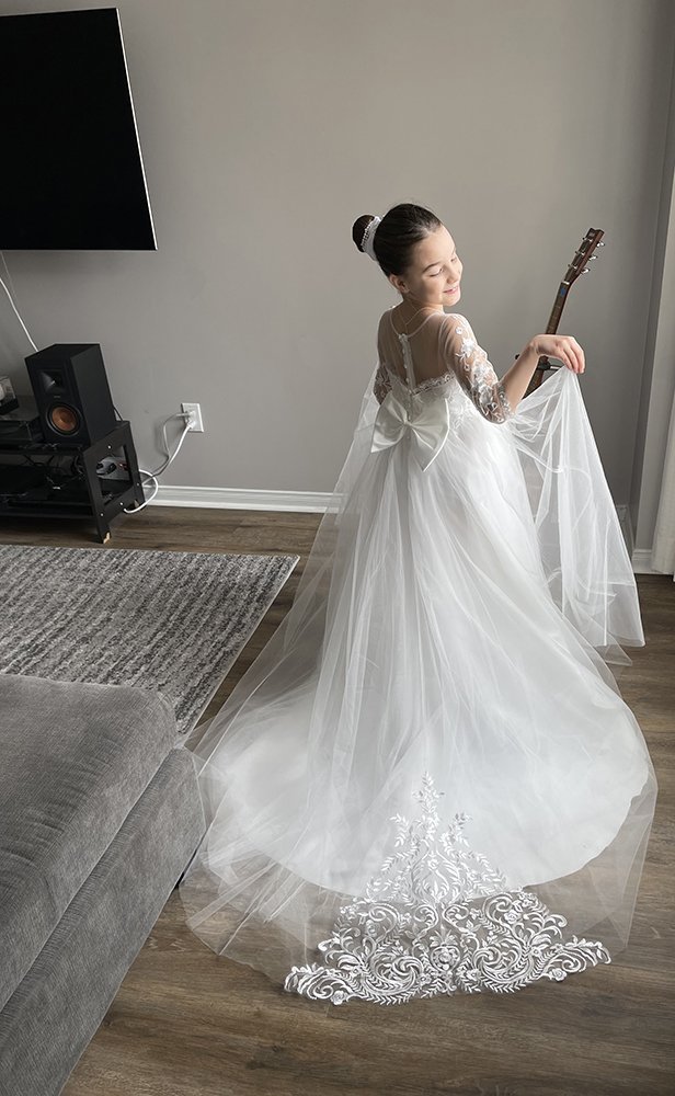 Long sleeves tulle white appliques lace flower girl dress