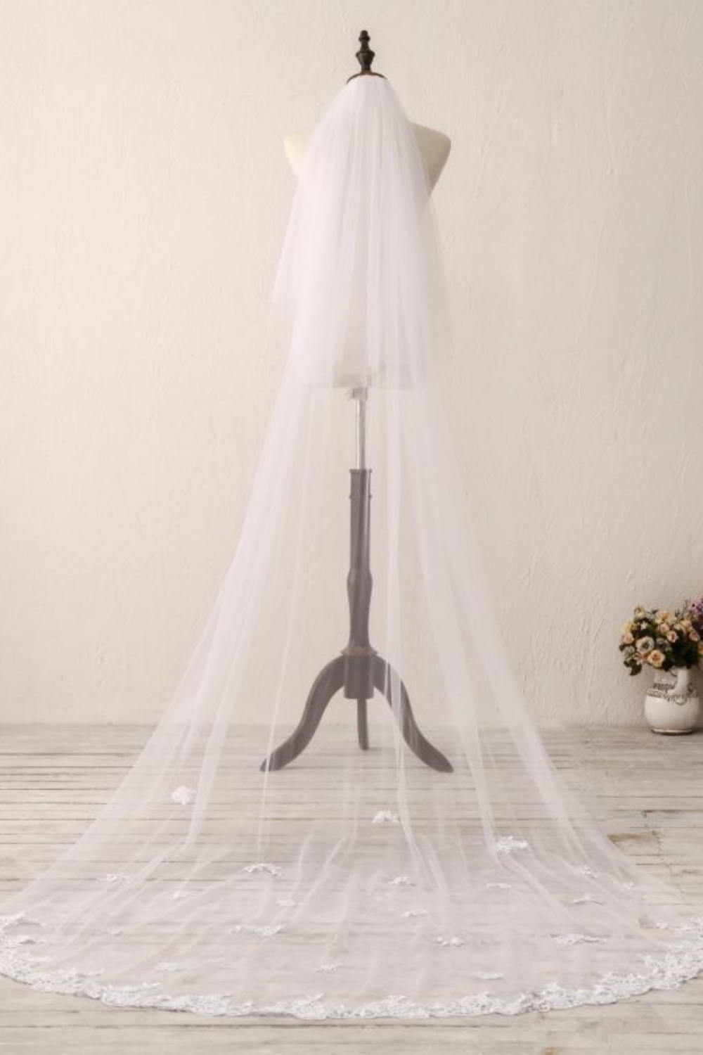 white/ivory Tulle 3m Long Wedding Veil with Lace Appliques
