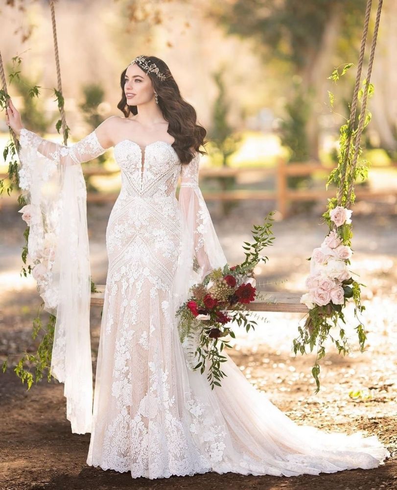 Elegant Sweetheart White Lace Wedding Dresses with Church Train