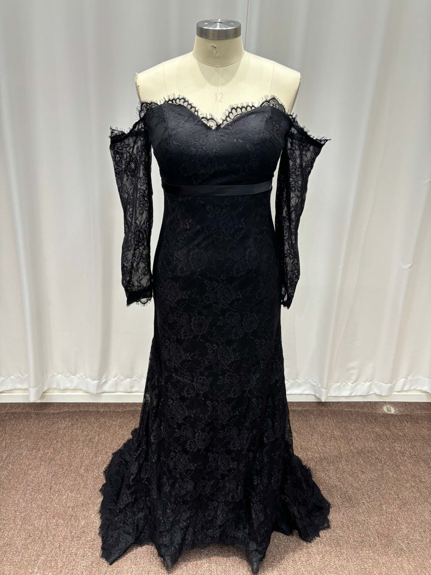 Black Off-The-Shoulder Lace Long Sleeves Mermaid Evening Dresses