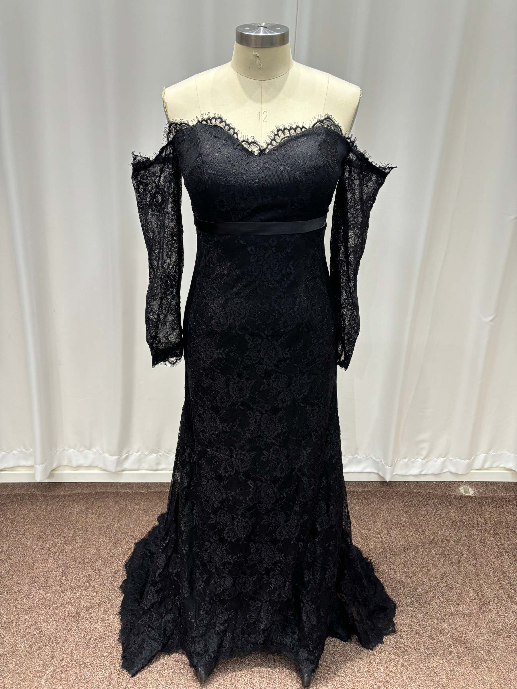 Black Off-The-Shoulder Lace Long Sleeves Mermaid Evening Dresses