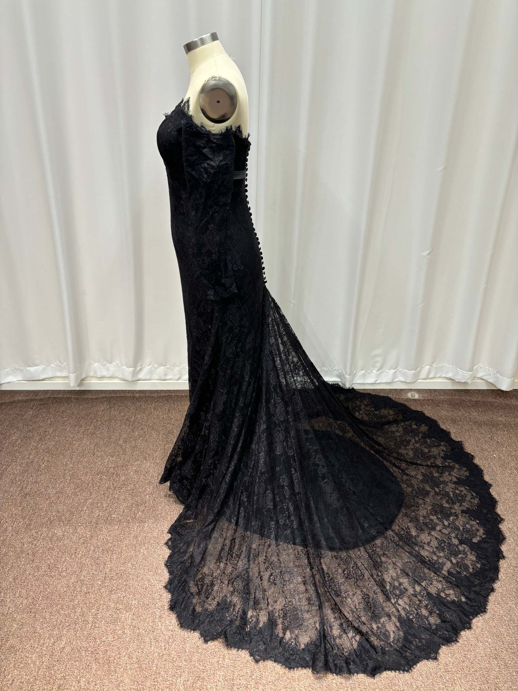 Black Off-The-Shoulder Lace Long Sleeves Mermaid Evening Dresses