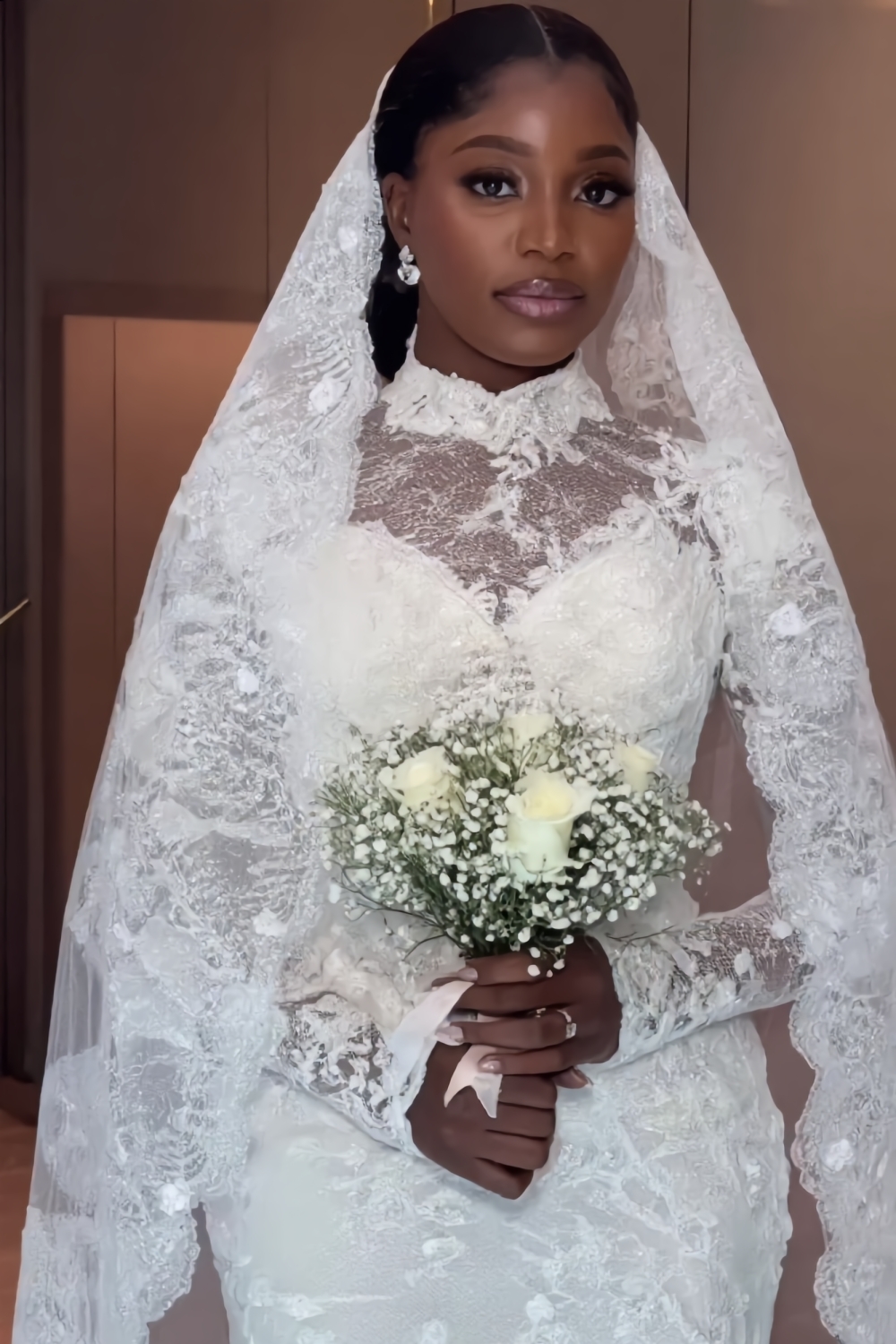 Gorgeous Mermaid Wedding Dresses High Neck Lace Bridal Gowns with Appliques