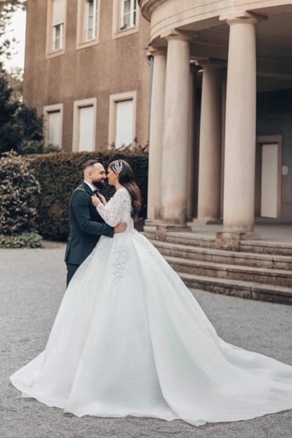 Long sleeves Ball Gown Luxury Lace Wedding Dresses