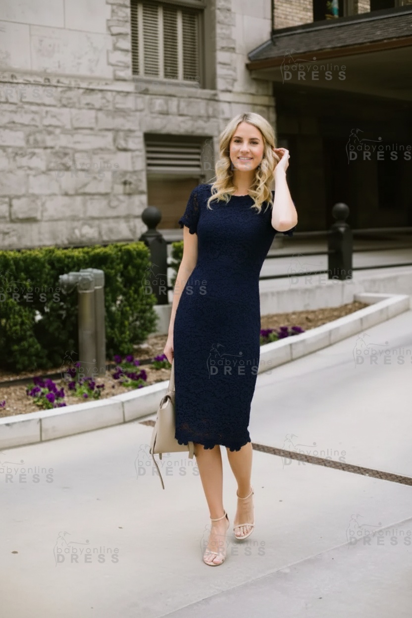 Elegant Short Knee-length Lace Homecoming Dresses with Short Sleeves
