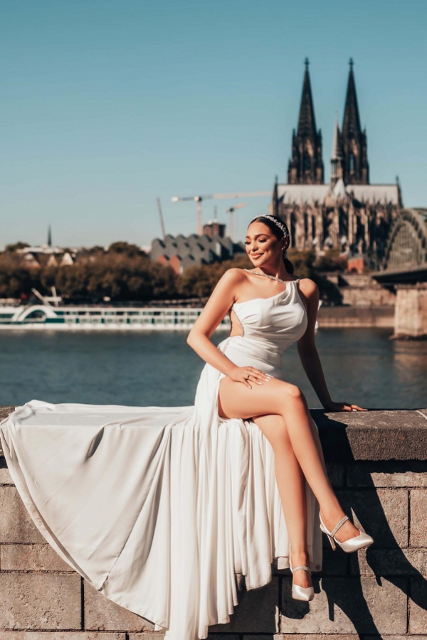 One shoulder Keyhole Cut-out White Wedding Dresses